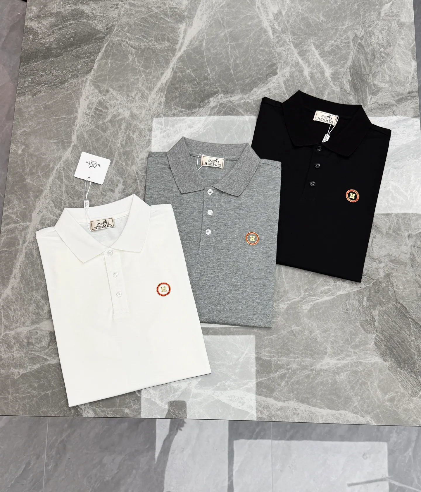⚜️「HERMÈS Polo | 」 HERMÈS Classic ， ， ，Breathable ， 。 H logo， . ， 。 ， 、 ， 。 ！ .Black.White. .Sizes：M-3XL ❗️（S 4XL ）175/140 L